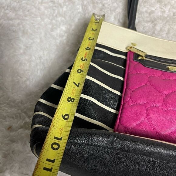 Betsey Johnson Black &white stripes shoulder bag hot pink heart quilted pocket - Picture 10 of 15